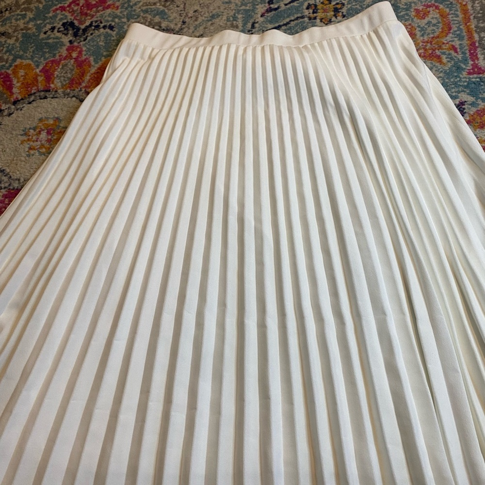 Pleated white skirt